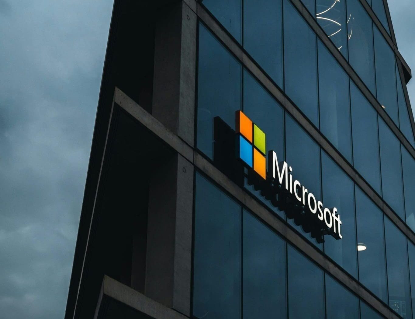 Microsoft разби EvilTokens: PhaaS платформа за device-code phishing и кражба на токени