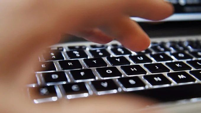 Проучване: Повечето служители в ЕС се сблъскват с киберзаплахи на работното място