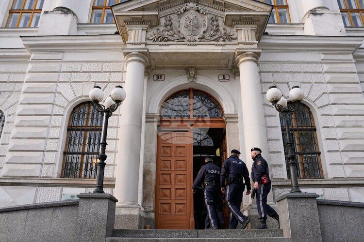 Австрия залавя все по-млади измамници, представящи се за полицаи