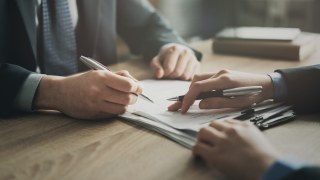 Отстраниха кмет в Плевенско, обвинен в имотни измами за над 42 000 евро