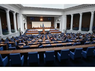 На първо четене: AI ще открива риск от фалшиви ТЕЛК решения, полицаи ще използват дефибрилатори